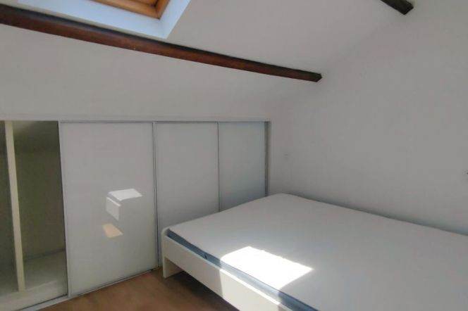 Bright duplex 1 br in Old XuHui, 6 mins walking to L9/12 JiaShan Rd St. near IAPM