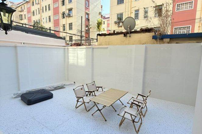 1br, big livingroom& garden, new, clean, key, malls, 8k