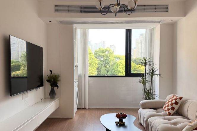 zhongshan park -1br - garden view- bright- quiet room - close to metro station 