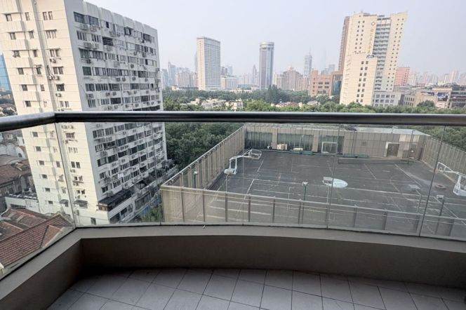Newly Renovated 3BR 2BA Apt w/Balcony in Palace Court/iapm