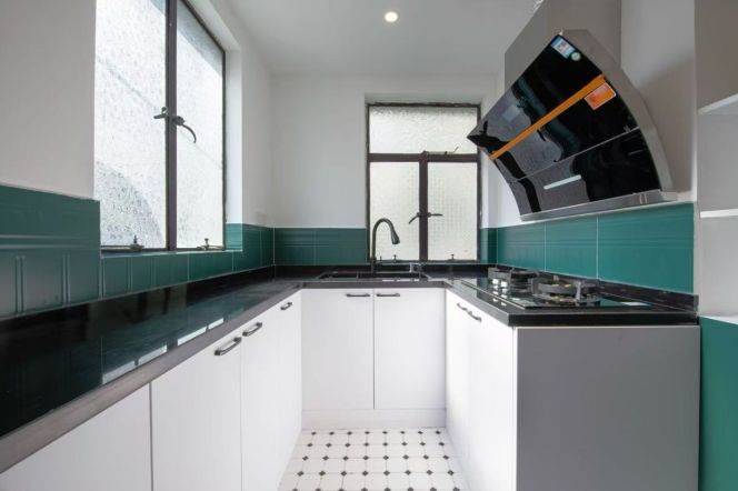 Wutong District, Hengshan Road Metro Station, standalone old mansion, entire second floor