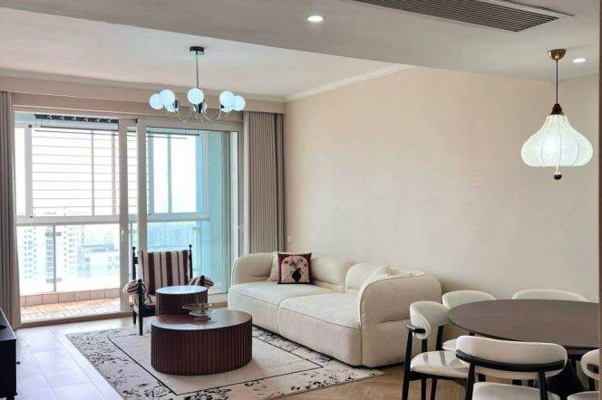 16.5k Comfort 2Br with open balcony and Gym Nr Dapuqiao line9