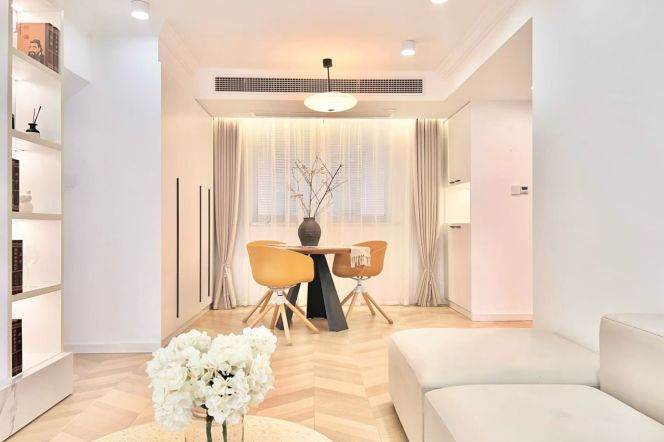 2 Brs, 1 Living room, Floor heating/Central ac/Oven, 120 sqm @ Xujiahui station L1,9&11