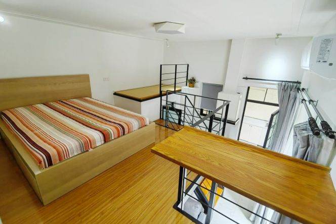Unique 1+1 br with big outdoor space ,6 mins to L 2/7 Jing'an Temple St.