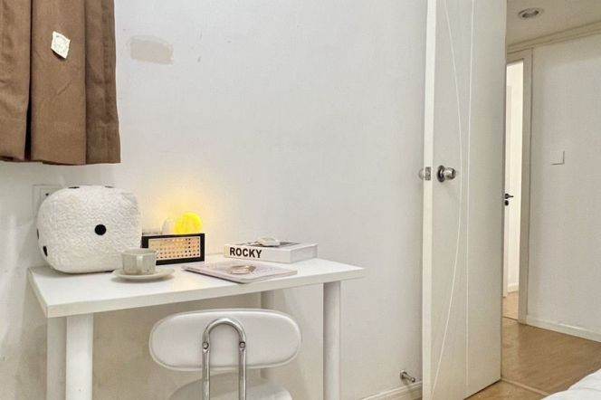 Budget friendly room near Jingan temple, close to SJTU, advance booking accepted 