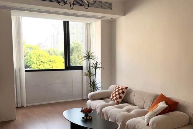 zhongshan park -1br - garden view- bright- quiet room - close to metro station 