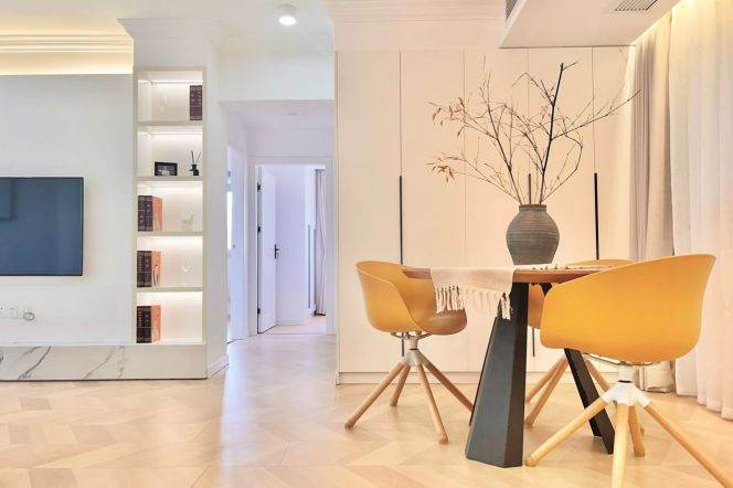 2 Brs, 1 Living room, Floor heating/Central ac/Oven, 120 sqm @ Xujiahui station L1,9&11