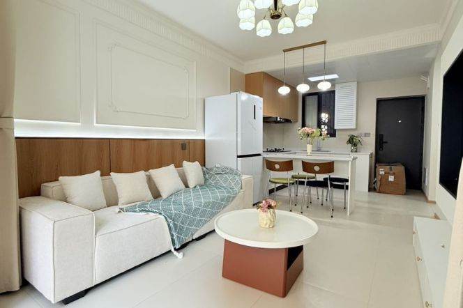 1br, big livingroom& garden, new, clean, key, malls, 8k