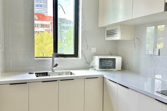 Budget friendly room near West Nanjing rd, close to ESSCA, advance booking accepted 