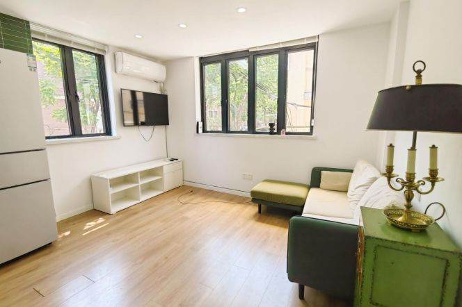 Bright duplex 1 br in Old XuHui, 6 mins walking to L9/12 JiaShan Rd St. near IAPM