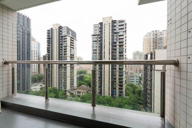 2BR with balcony @Xujiahui CBD   Line 1/9/11   