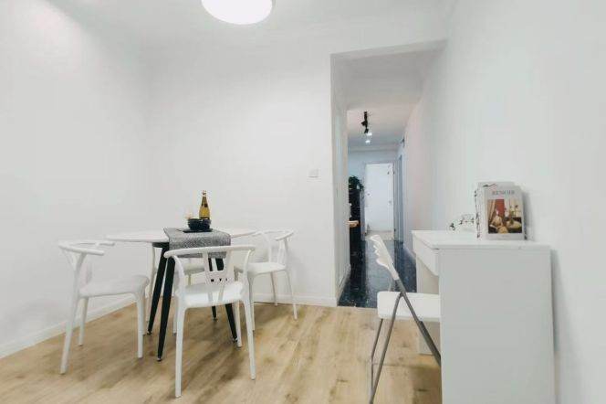 Jiaotong uni/spacious 1br 2lr/big living room/brand furniture,@L10/11