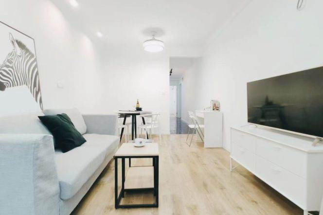 Jiaotong uni/spacious 1br 2lr/big living room/brand furniture,@L10/11
