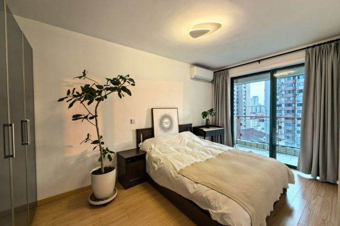 modern big 2brs open balcony modern furniture in Xujiahui line 1,9,11 and malls only 15K