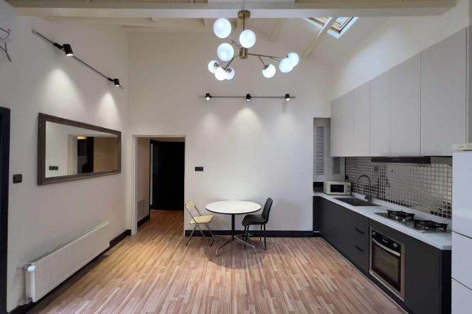 Classic 2BR Old House w/High Ceiling&Outdoor Balcony/S.Xiangyang Rd