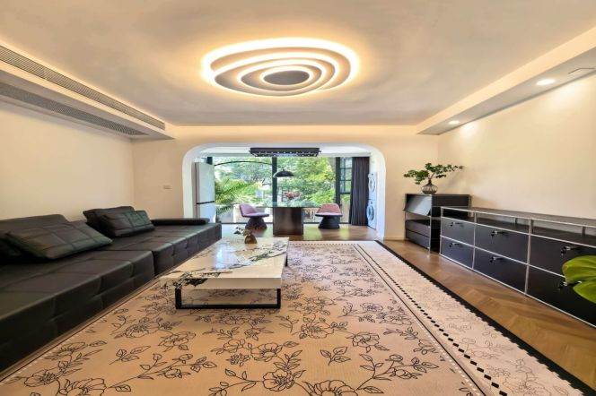 1 Big Br with Floor heating/Central ac/Dish washer, 80 sqm @ Weining metro L2