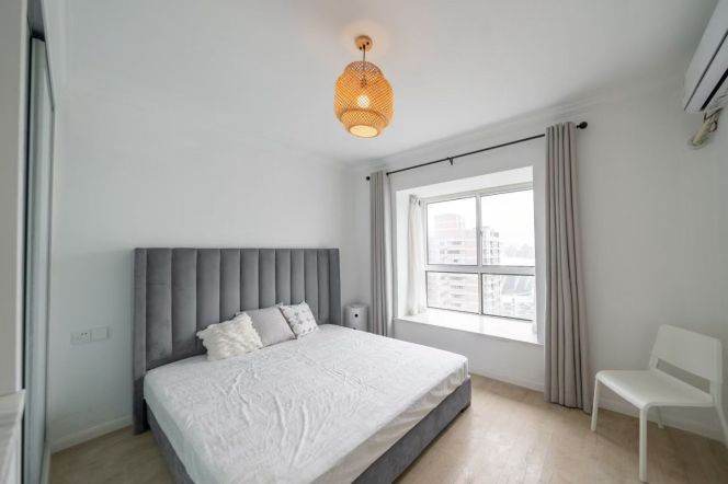 2 Brs, 1 Living room, Floor heating/Central ac/Oven, 120 sqm @ Xujiahui station L1