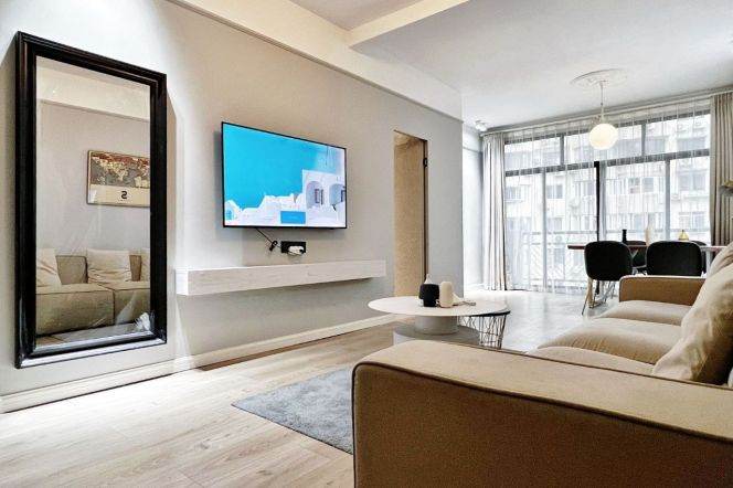 Elevator 2BR · West Yan'an Road · 6 mins walk to Line 2/11 Jiangsu Road Station