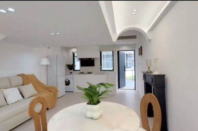 Exquisite design duplex 1 br 1 lr near Changshu rd M1/7