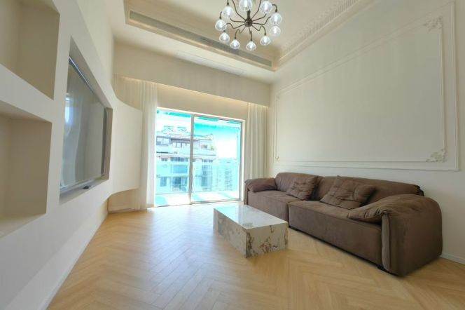 2 Brs, 1 Living room, Open Balcony/Floor heating/Oven, 120 sqm @ Weining metro L2