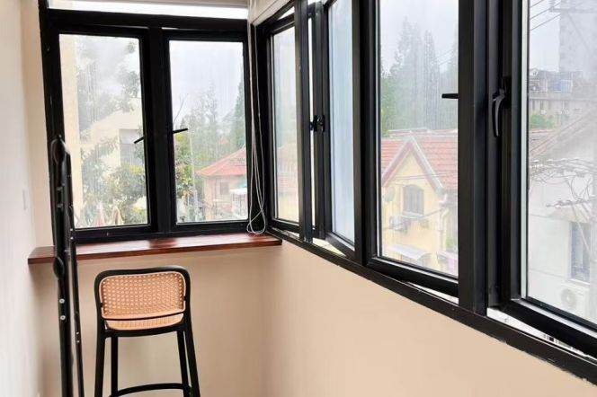 sought after location- balcony- good vibe neighbourhood- line 1/7 changshu road