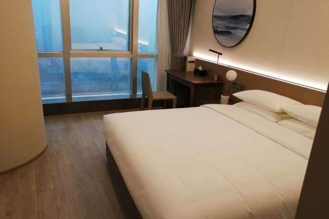 Luxury new 1br serviced apt in Pudong Lujiazui nr L2,4,6,9