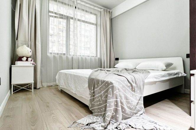 Elevator 2BR · West Yan'an Road · 6 mins walk to Line 2/11 Jiangsu Road Station
