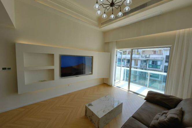 2 Brs, 1 Living room, Open Balcony/Floor heating/Oven, 120 sqm @ Weining metro L2
