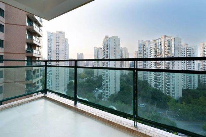 modern 2brs floor heating nice balcony good view in best apartment compound Hong qiao