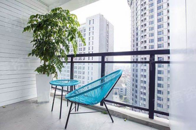 modern 3brs floor heating open balcony nice view in Xujiahui close to park ,library ,church