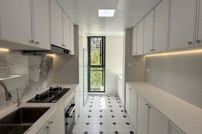 modern brand new 3brs floor heating modern furniture in Gubei phase II 