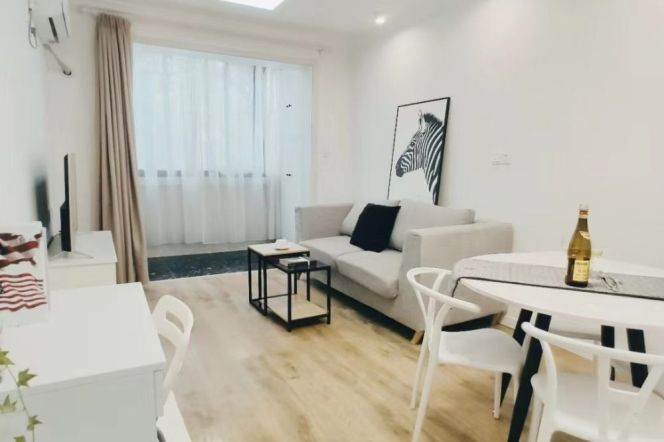 Jiaotong uni/spacious 1br 2lr/big living room/brand furniture,@L10/11