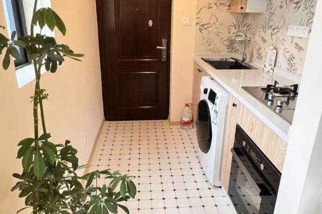 sought after location- balcony- good vibe neighbourhood- line 1/7 changshu road