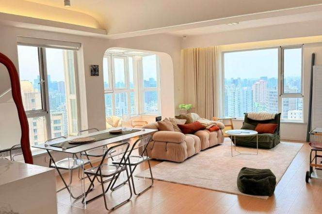 2 Brs, 2 Baths, Floor heating/Central ac/Oven, 130 sqm @ Xujiahui station L1,9&11