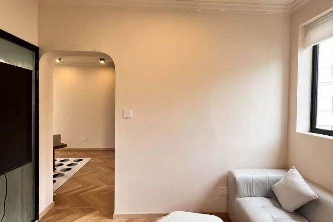 sought after location- balcony- good vibe neighbourhood- line 1/7 changshu road