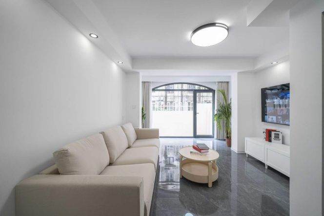 14k 2Br with courtyard and floor heating Nr Jing'an Temple line2/7/14