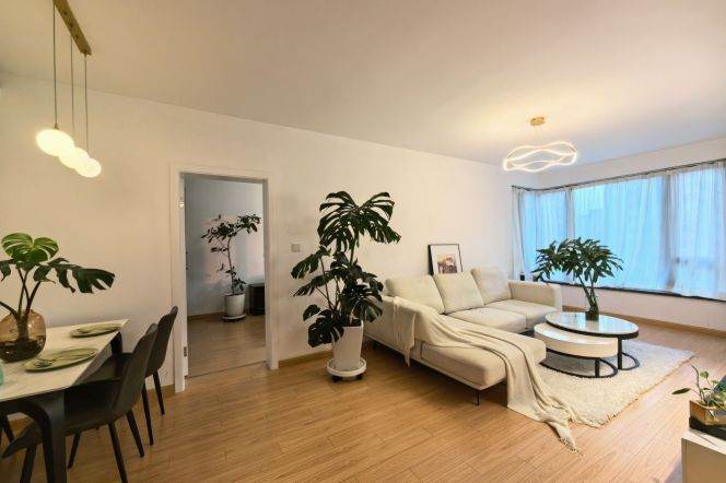 modern big 2brs open balcony modern furniture in Xujiahui line 1,9,11 and malls only 15K