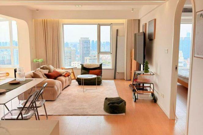 2 Brs, 2 Baths, Floor heating/Central ac/Oven, 130 sqm @ Xujiahui station L1,9&11