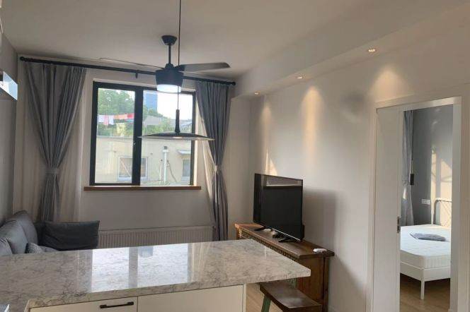 Bright 1Br @ L1/7 Changshu rd station  @ Yanqing rd