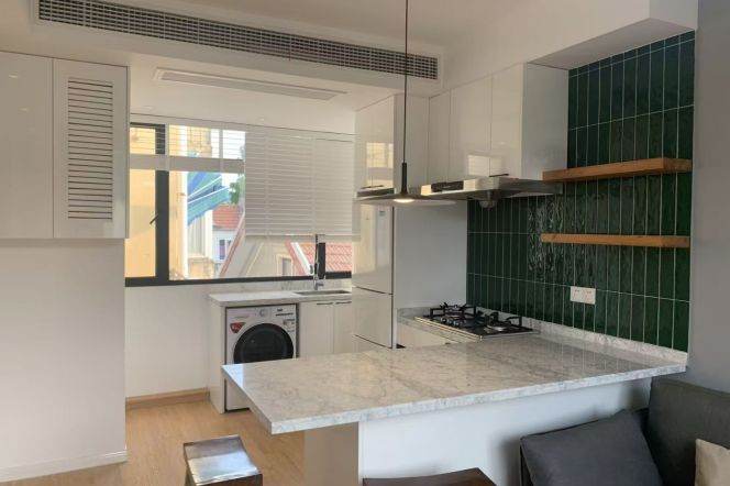 Bright 1Br @ L1/7 Changshu rd station  @ Yanqing rd