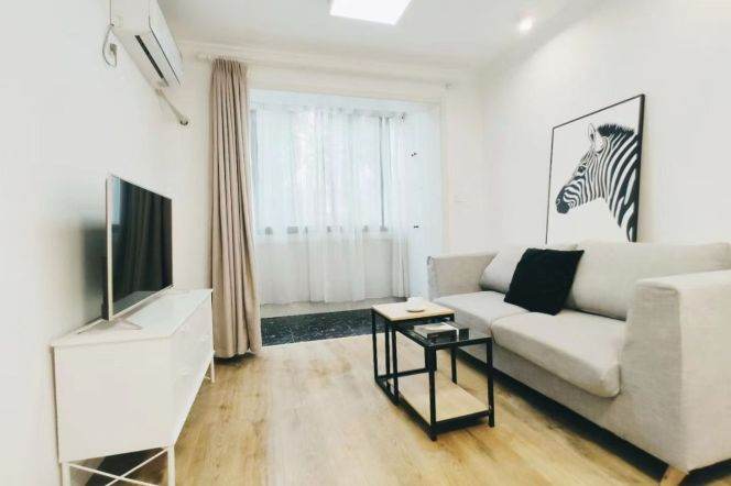 Jiaotong uni/spacious 1br 2lr/big living room/brand furniture,@L10/11