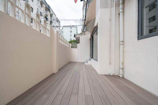 14k 2Br with courtyard and floor heating Nr Jing'an Temple line2/7/14