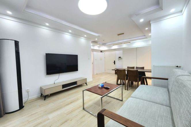 1 Br, 1 Living room with Garden, Gym, 75 sqm @ Xujiahui station L1,9&11