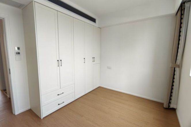 19k Brand new 4Br 2Bathr with floor heating Nr Caoxi Rd.line3