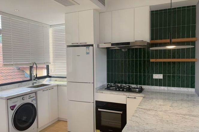 Bright 1Br @ L1/7 Changshu rd station  @ Yanqing rd