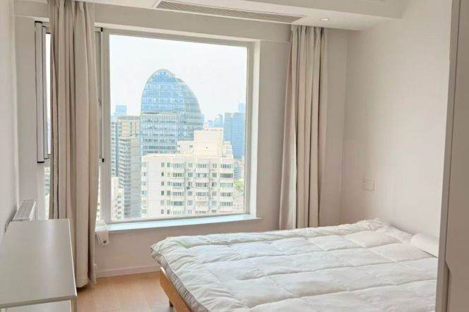 2 Brs, 2 Baths, Floor heating/Central ac/Oven, 130 sqm @ Xujiahui station L1,9&11