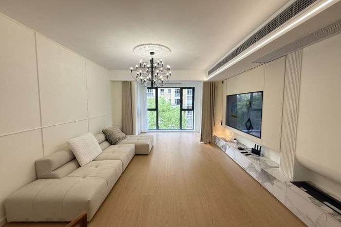 modern brand new 3brs floor heating modern furniture in Gubei phase II 