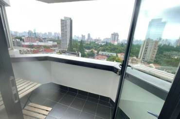 Changshu Rd. Line 1/7 Elevator 2BR w. Balcony 