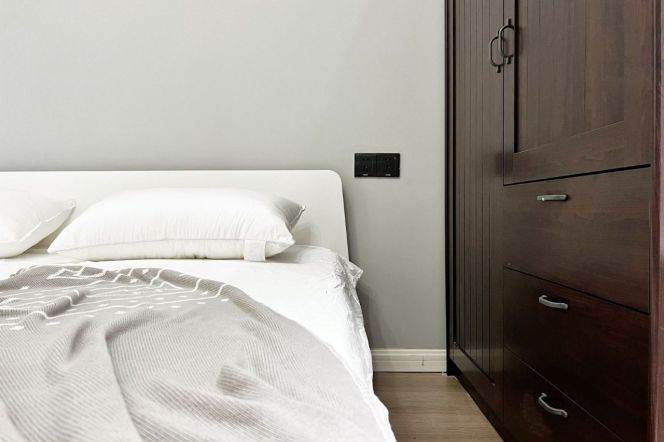 Elevator 2BR · West Yan'an Road · 6 mins walk to Line 2/11 Jiangsu Road Station