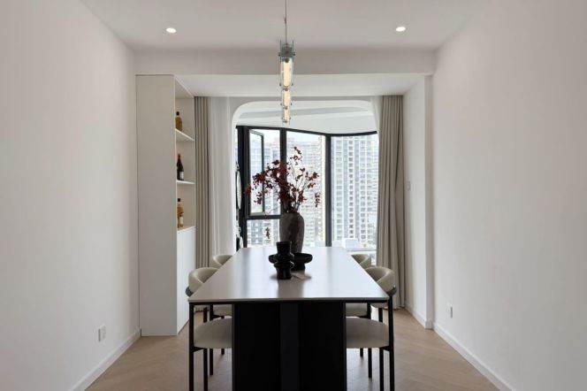 Spacious 3-Bedroom Residence | Prime Jing'an Riverside Area  